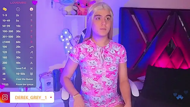 derek greyy  online show from October 11, 9:38 pm