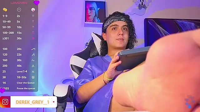 derek greyy  online show from October 26, 8:42 pm