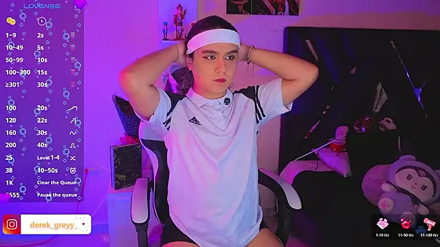 derek greyy  online show from February 19, 9:12 pm