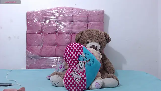 toxic sweet  online show from May 26, 3:48 am