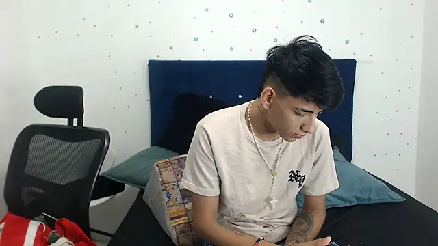 Snapshot of SkyAndSeth chatting on October 9, 1:00 pm SkyAndSeth online show from October 9, 1:00 pm