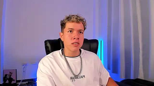 Snapshot of nathan_blake chatting on November 7, 8:02 pm nathan blake online show from November 7, 8:02 pm