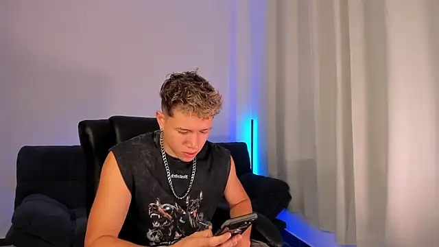 Snapshot of nathan_blake chatting on October 25, 2:39 pm nathan blake online show from October 25, 2:39 pm