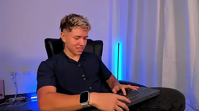 Snapshot of nathan_blake chatting on November 9, 5:17 pm nathan blake online show from November 9, 5:17 pm