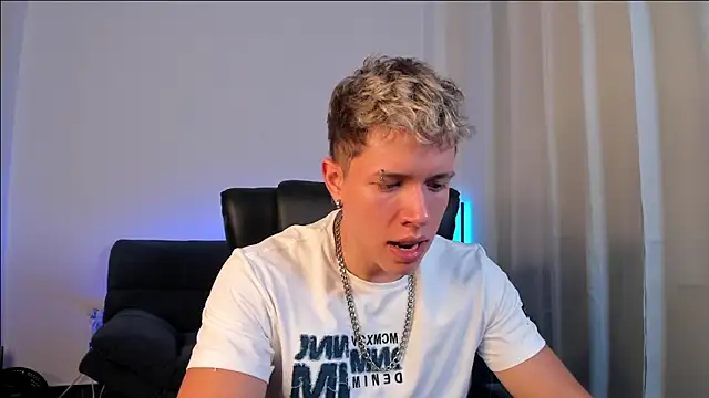 Snapshot of nathan_blake chatting on October 6, 8:31 pm nathan blake online show from October 6, 8:31 pm