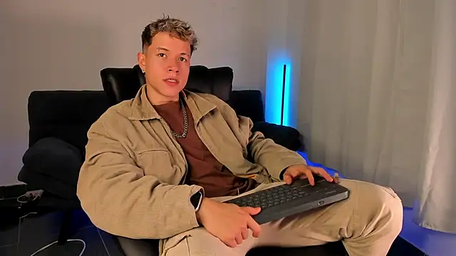 Snapshot of nathan_blake chatting on October 24, 8:19 pm nathan blake online show from October 24, 8:19 pm