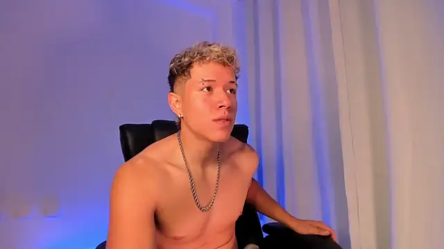 Snapshot of nathan_blake chatting on October 14, 10:09 pm nathan blake online show from October 14, 10:09 pm