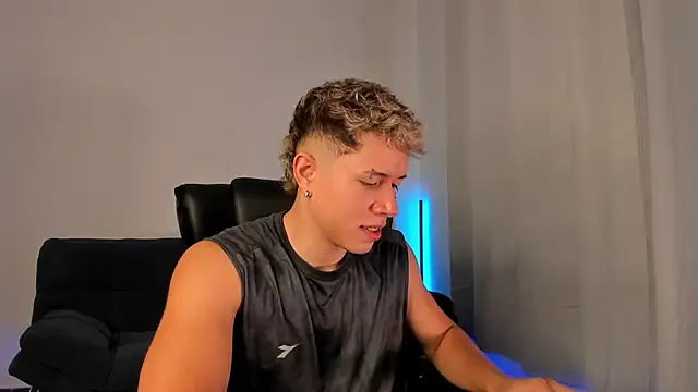 Snapshot of nathan_blake chatting on October 23, 4:27 pm nathan blake online show from October 23, 4:27 pm