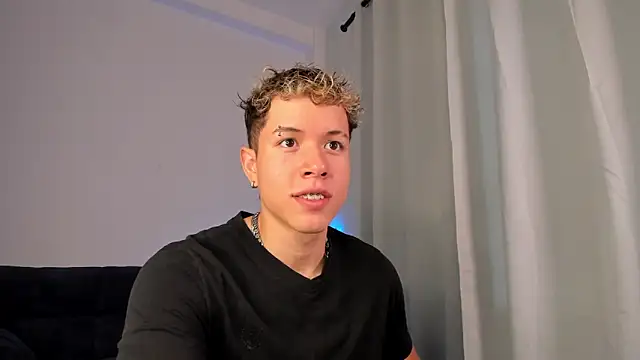 Snapshot of nathan_blake chatting on November 6, 6:23 pm nathan blake online show from November 6, 6:23 pm