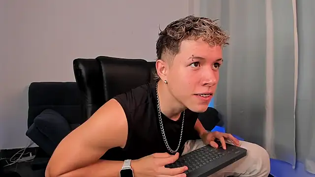 Snapshot of nathan_blake chatting on October 17, 7:37 pm nathan blake online show from October 17, 7:37 pm