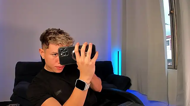 Snapshot of nathan_blake chatting on October 26, 8:42 pm nathan blake online show from October 26, 8:42 pm