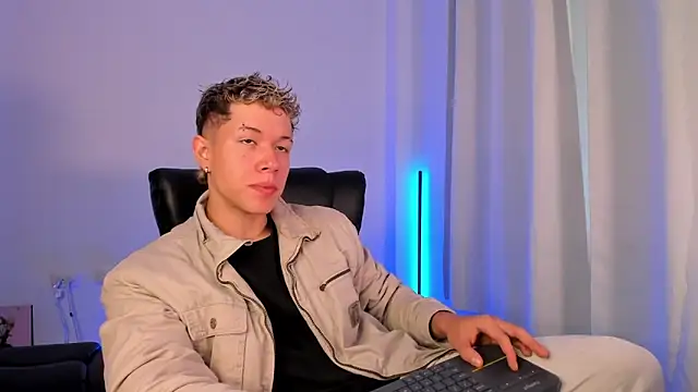 Snapshot of nathan_blake chatting on November 14, 7:28 pm nathan blake online show from November 14, 7:28 pm