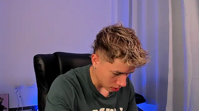 Snapshot of nathan_blake chatting on November 15, 6:12 pm nathan blake online show from November 15, 6:12 pm