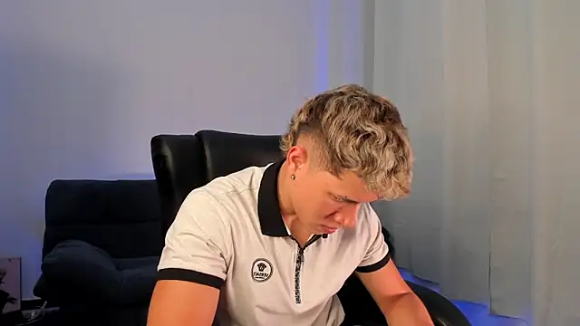 Snapshot of nathan_blake chatting on October 27, 8:21 pm nathan blake online show from October 27, 8:21 pm