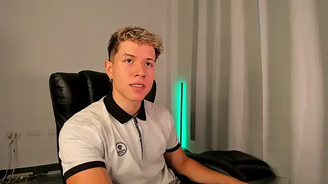 Snapshot of nathan_blake chatting on November 20, 8:42 pm nathan blake online show from November 20, 8:42 pm