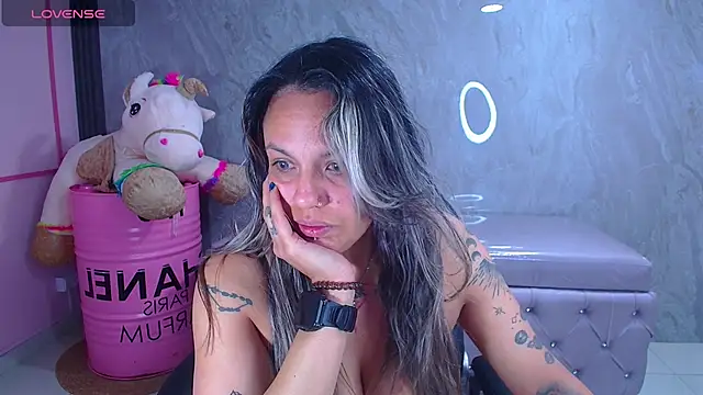 Jade Jones a online show from January 7, 4:28 am