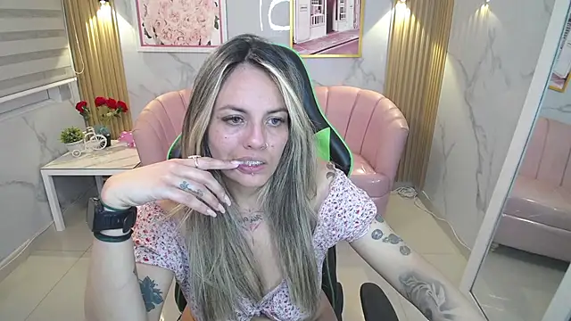 Jade Jones a online show from September 23, 3:46 am