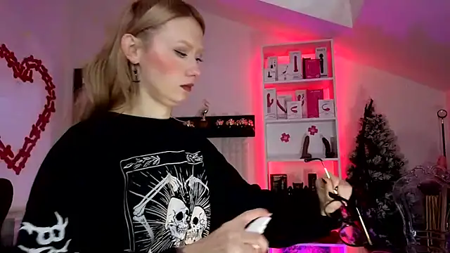 Snapshot of kulteacher chatting on November 5, 9:01 am kulteacher online show from November 5, 9:01 am