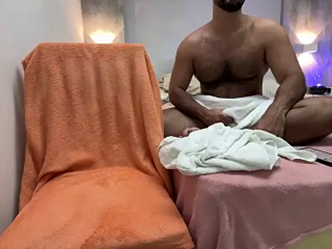 CasadoLutadorBigStuds online show from May 28, 9:32 pm