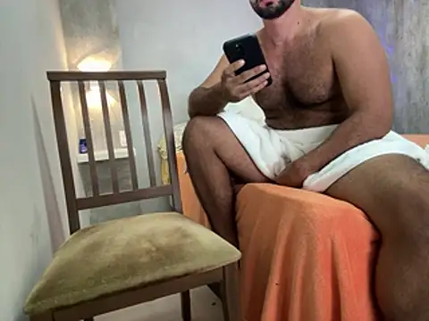 Snapshot of CasadoLutadorBigStuds chatting on February 28, 7:57 pm CasadoLutadorBigStuds online show from February 28, 7:57 pm