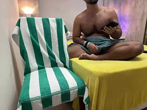 CasadoLutadorBigStuds online show from April 24, 3:52 am