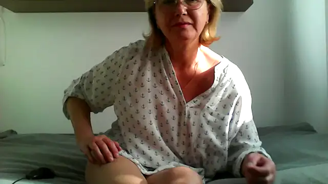 IrynaMolbertx online show from September 27, 1:39 pm