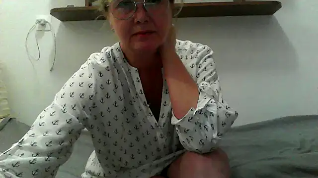 IrynaMolbertx online show from September 30, 8:04 pm