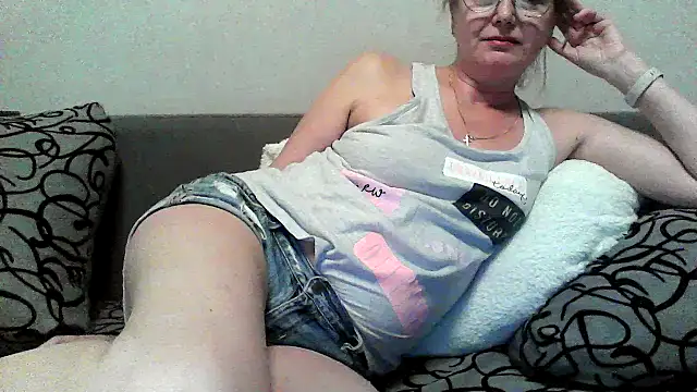 IrynaMolbertx online show from October 31, 8:38 pm