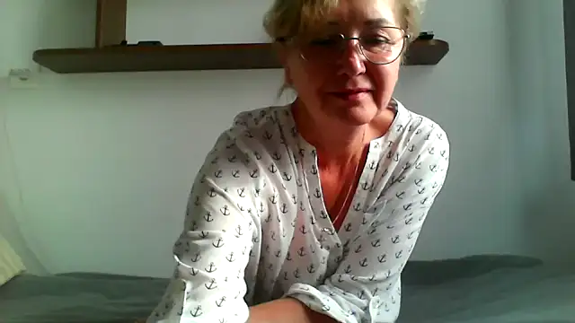 IrynaMolbertx online show from September 28, 1:18 pm