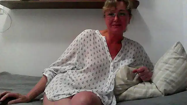 IrynaMolbertx online show from September 25, 7:31 pm