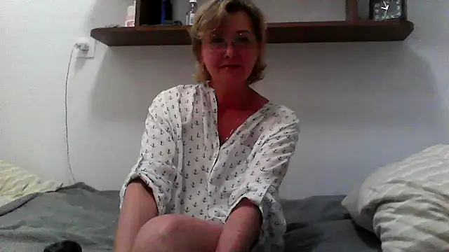 IrynaMolbertx online show from September 15, 7:58 pm