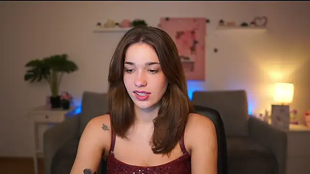 Snapshot of kissie_cat chatting on December 5, 2:15 pm kissie cat online show from December 5, 2:15 pm