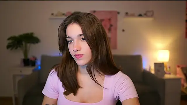 Snapshot of kissie_cat chatting on December 16, 7:29 pm kissie cat online show from December 16, 7:29 pm