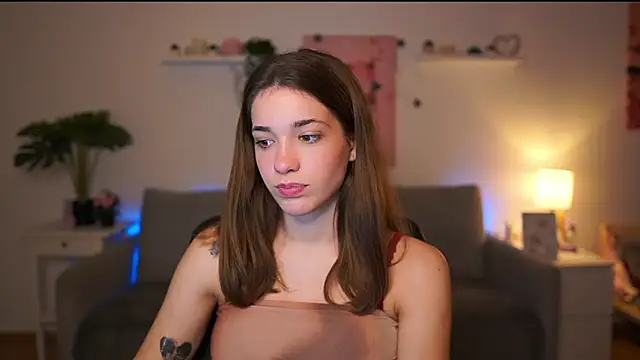 kissie cat online show from December 18, 2:10 pm