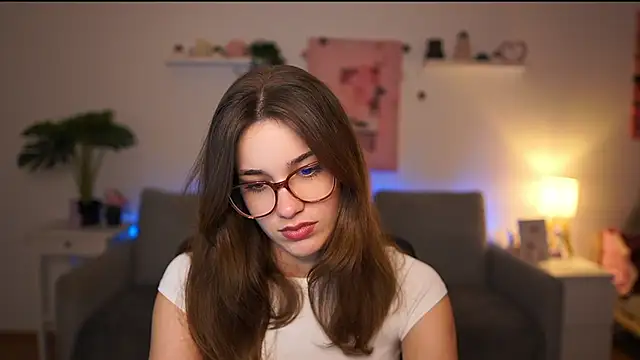 kissie cat online show from February 12, 2:28 pm