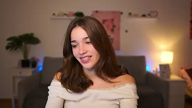 Snapshot of kissie_cat chatting on November 24, 7:14 pm kissie cat online show from November 24, 7:14 pm