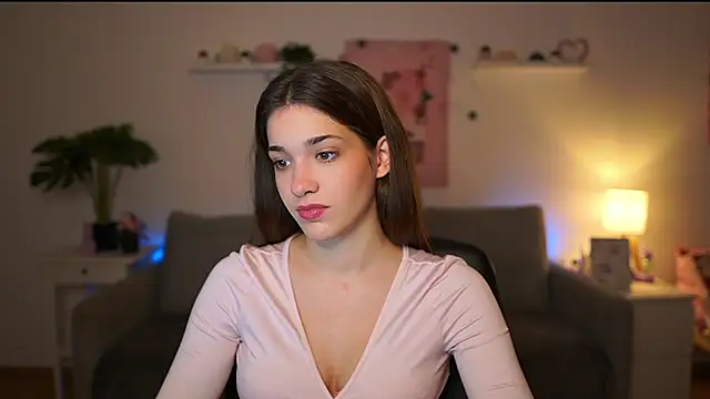 Snapshot of kissie_cat chatting on December 15, 2:12 pm kissie cat online show from December 15, 2:12 pm