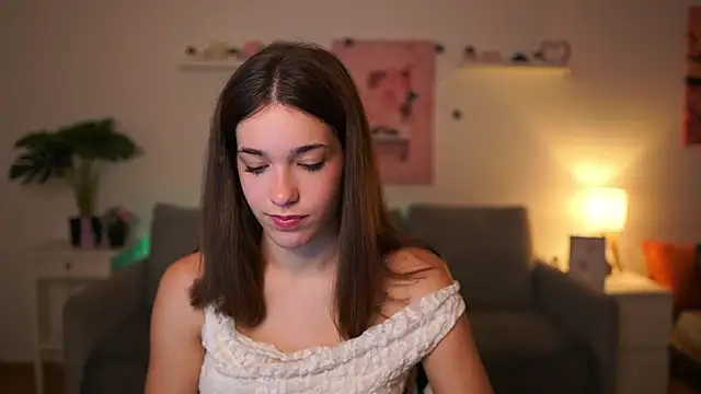 Snapshot of kissie_cat chatting on October 24, 1:32 pm kissie cat online show from October 24, 1:32 pm