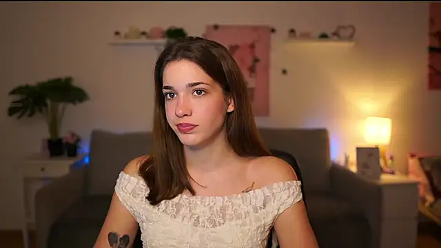 kissie cat online show from December 17, 2:11 pm