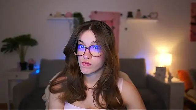 kissie cat online show from March 24, 2:28 pm