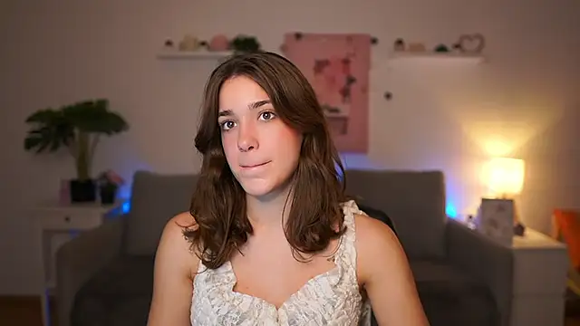 Snapshot of kissie_cat chatting on November 12, 2:10 pm kissie cat online show from November 12, 2:10 pm