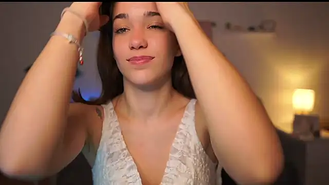 Snapshot of kissie_cat chatting on October 10, 1:12 pm kissie cat online show from October 10, 1:12 pm