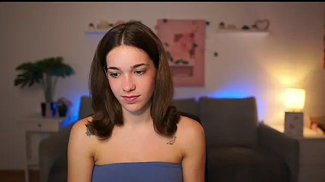 Snapshot of kissie_cat chatting on October 13, 1:12 pm kissie cat online show from October 13, 1:12 pm