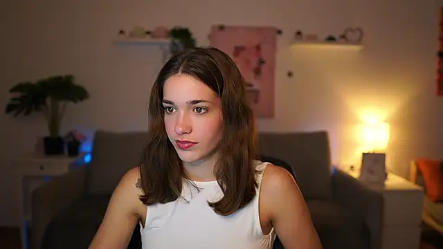 Snapshot of kissie_cat chatting on October 31, 2:35 pm kissie cat online show from October 31, 2:35 pm