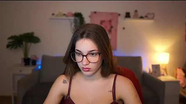 kissie cat online show from February 13, 2:17 pm