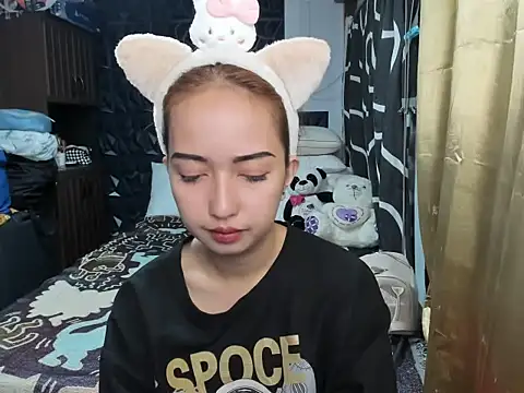 Snapshot of Soft_Angel8 chatting on December 18, 5:45 am Soft Angel8 online show from December 18, 5:45 am