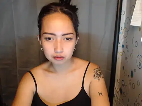 Snapshot of Soft_Angel8 chatting on May 5, 11:24 am Soft Angel8 online show from May 5, 11:24 am
