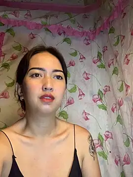 Snapshot of Soft_Angel8 chatting on June 18, 1:16 pm Soft Angel8 online show from June 18, 1:16 pm