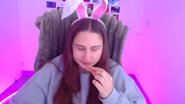 Stefanie Sweet online show from February 13, 7:08 am