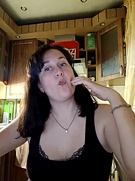 Amandda  online show from July 28, 7:15 pm